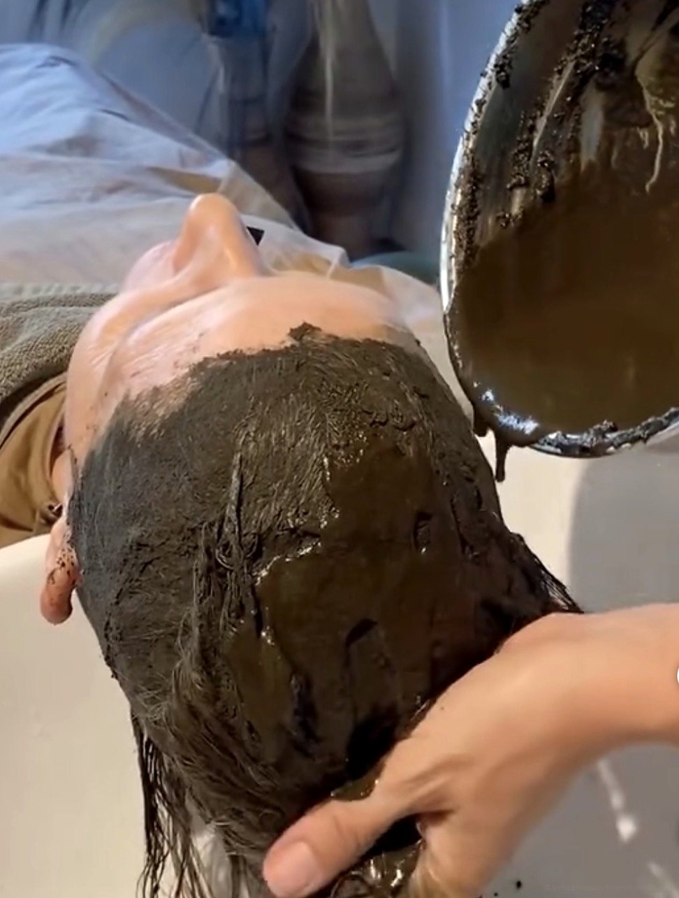 Plant hair colour being applied with care